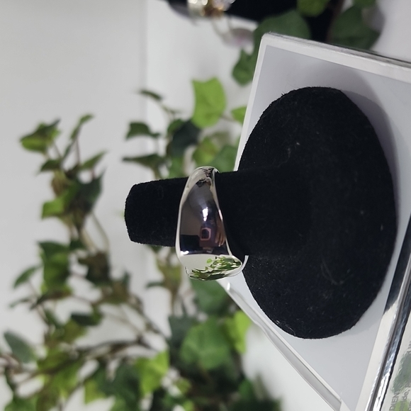 Silver Solid Stainless Steel  Chunky Heart Shape Signet Ring - Picture 4 of 7